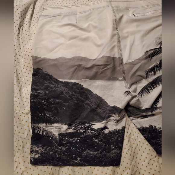 Old Navy California Board Shorts black and white - Picture 8 of 12